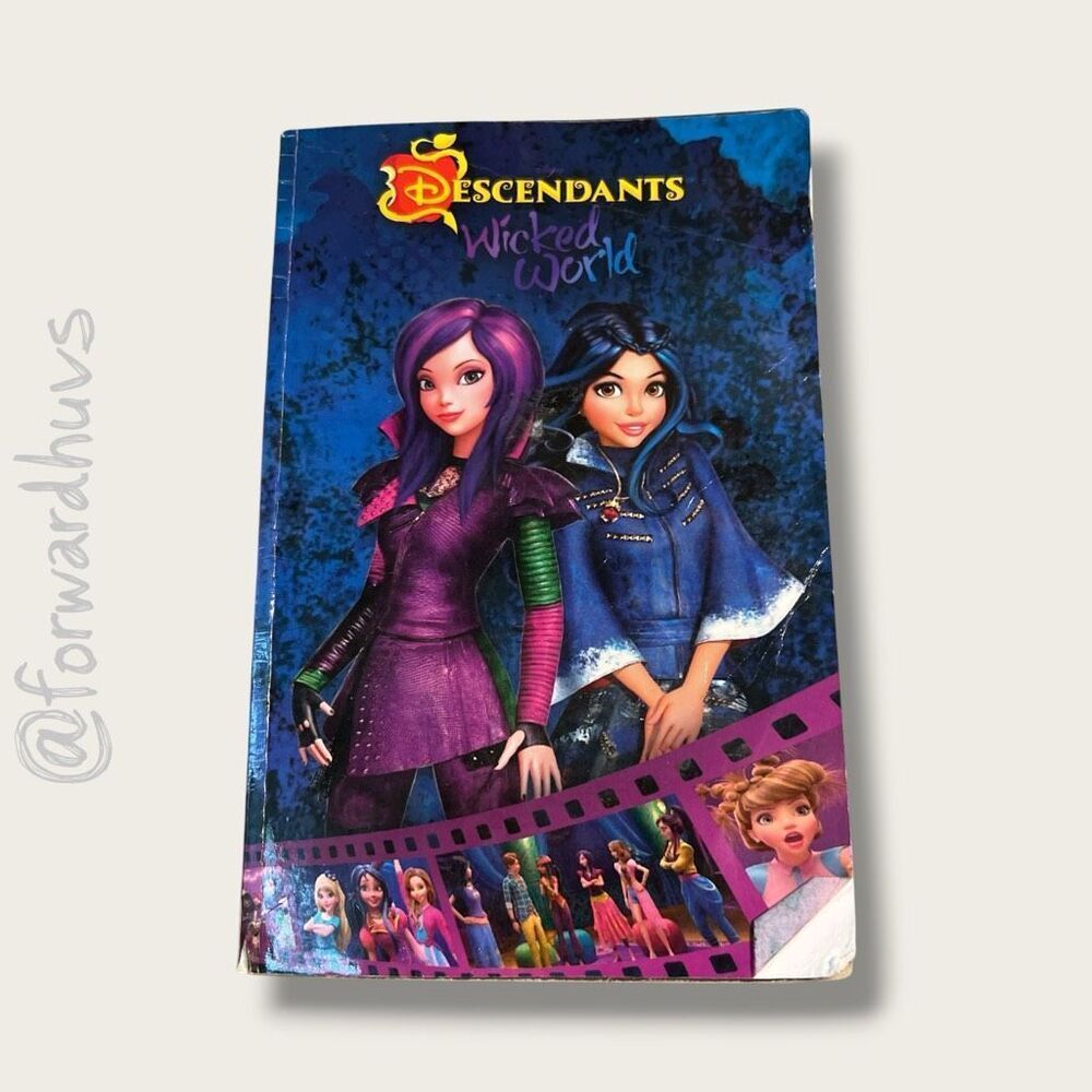 Disney Descendants Wicked World Cinestory Comic – Joe Books Ltd